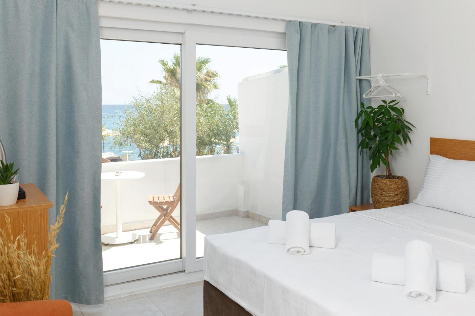 Hotel Azure Bay Ayvaryara Exteriér fotografie