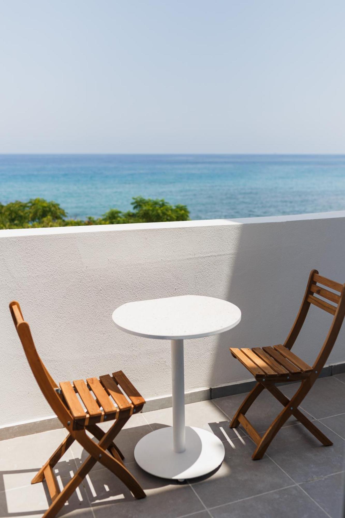 Hotel Azure Bay Ayvaryara Exteriér fotografie