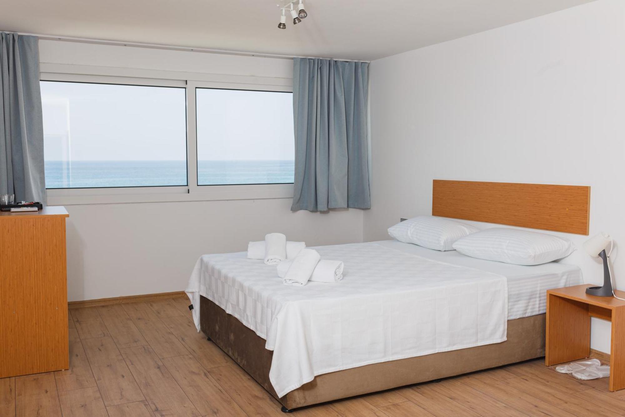 Hotel Azure Bay Ayvaryara Exteriér fotografie