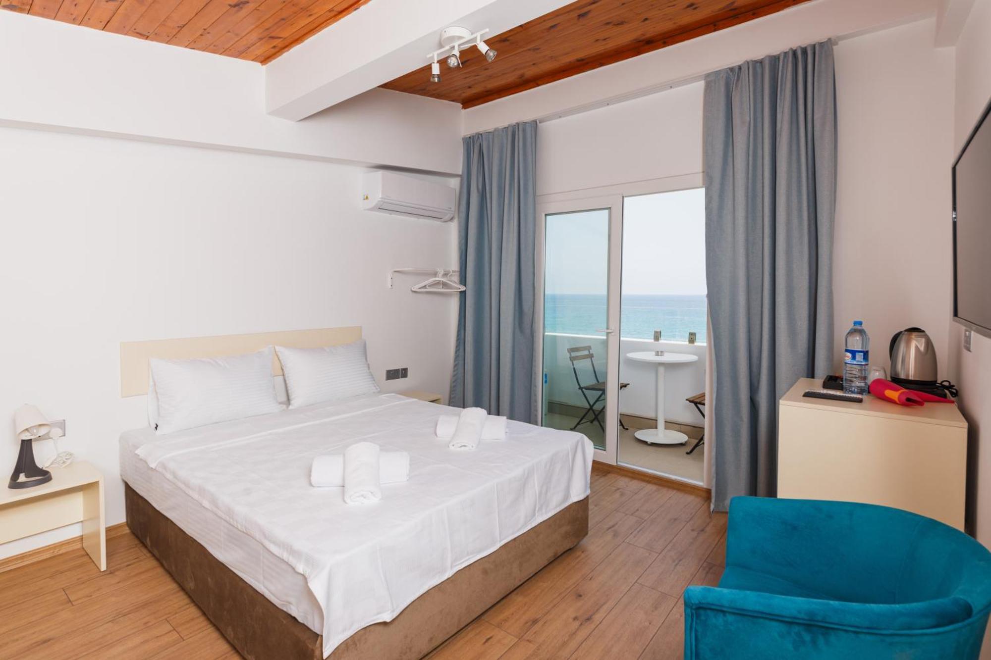 Hotel Azure Bay Ayvaryara Exteriér fotografie