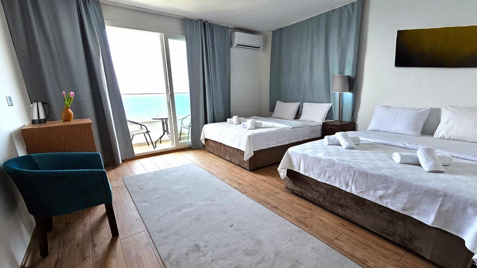 Hotel Azure Bay Ayvaryara Exteriér fotografie