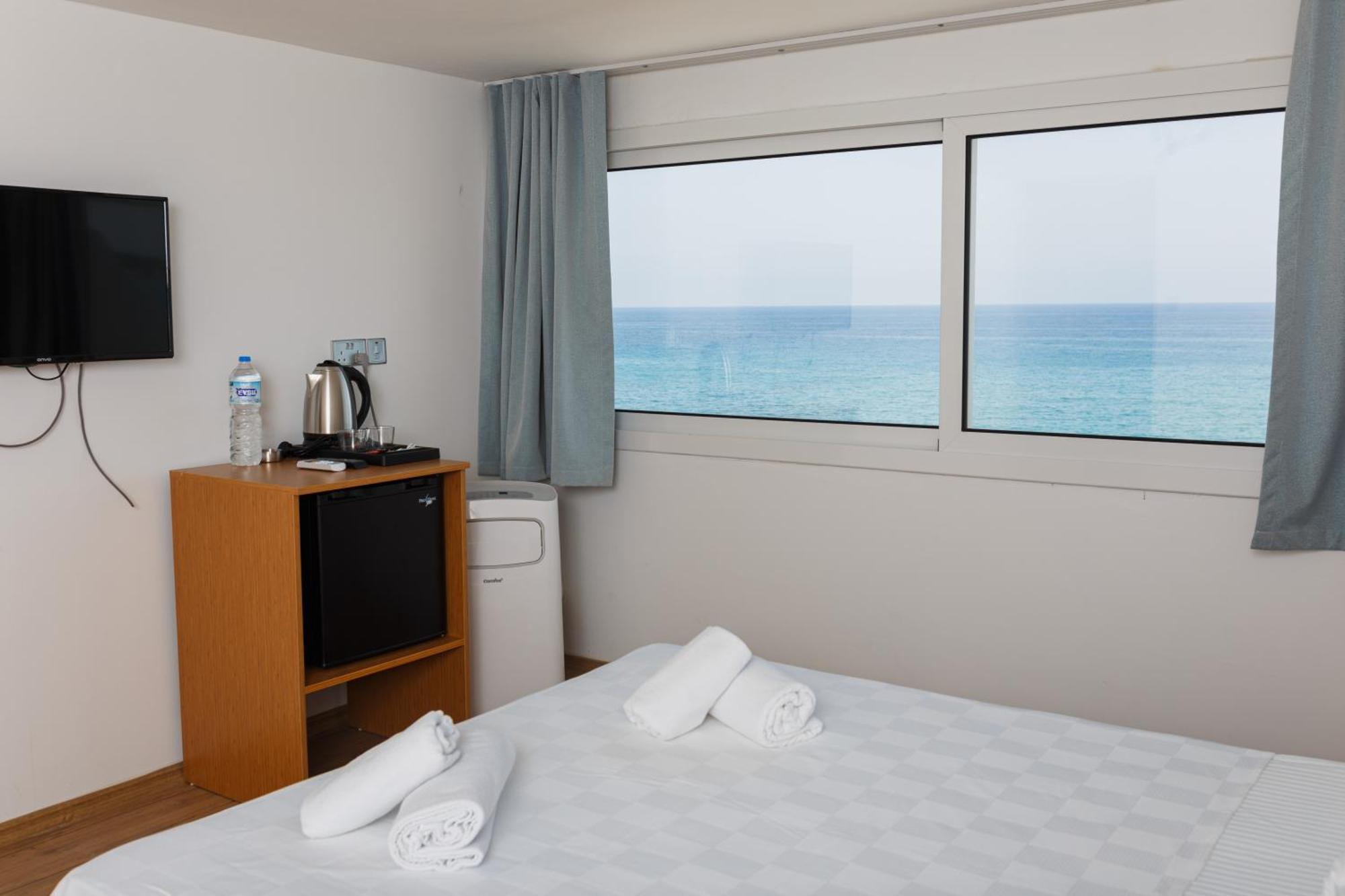 Hotel Azure Bay Ayvaryara Exteriér fotografie