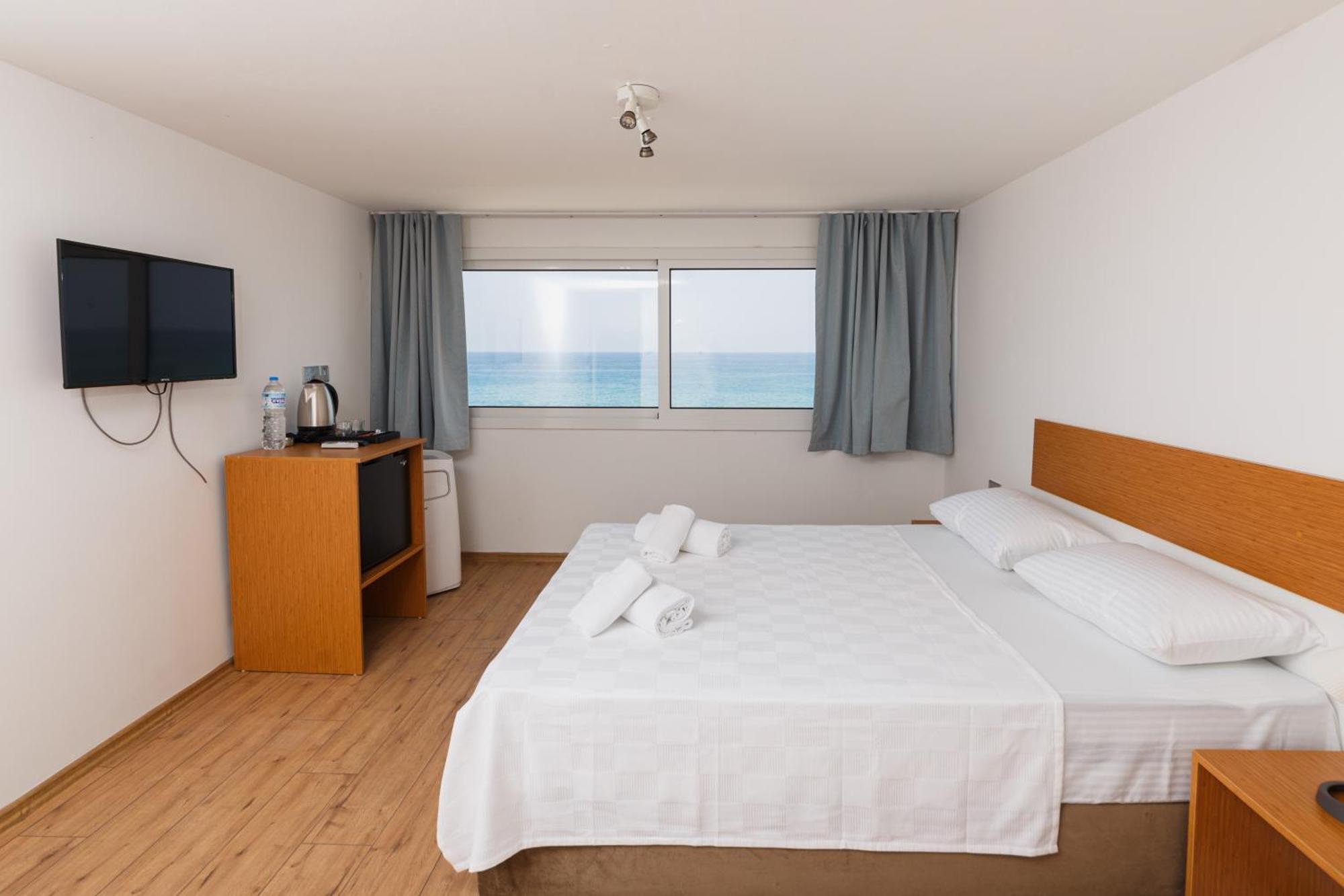 Hotel Azure Bay Ayvaryara Exteriér fotografie