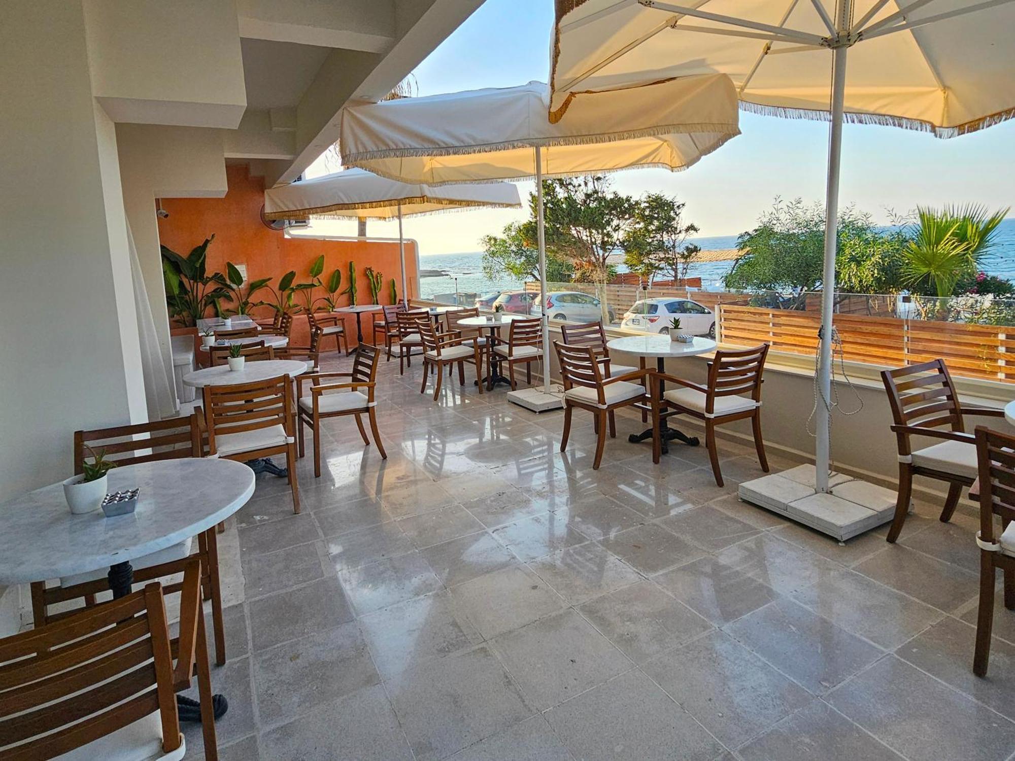 Hotel Azure Bay Ayvaryara Exteriér fotografie